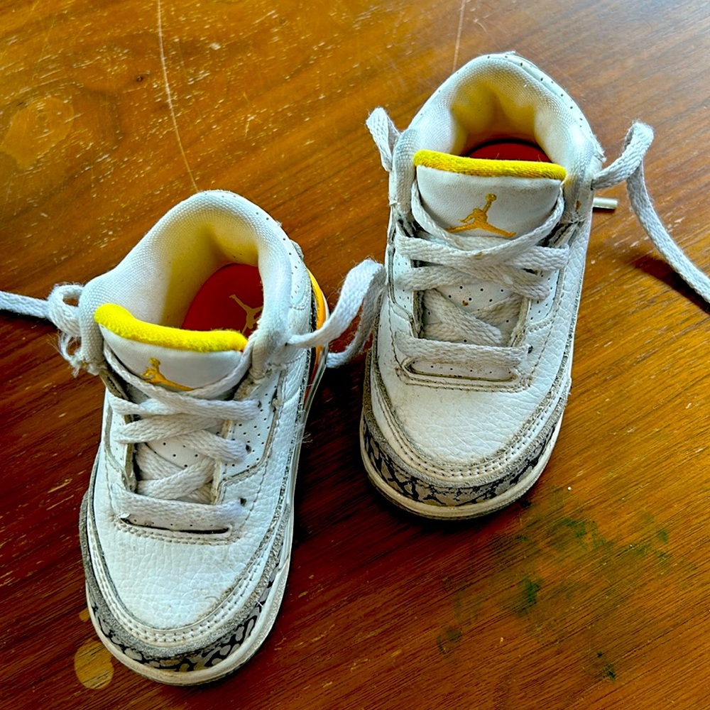 Toddler Jordan sneakers size 5